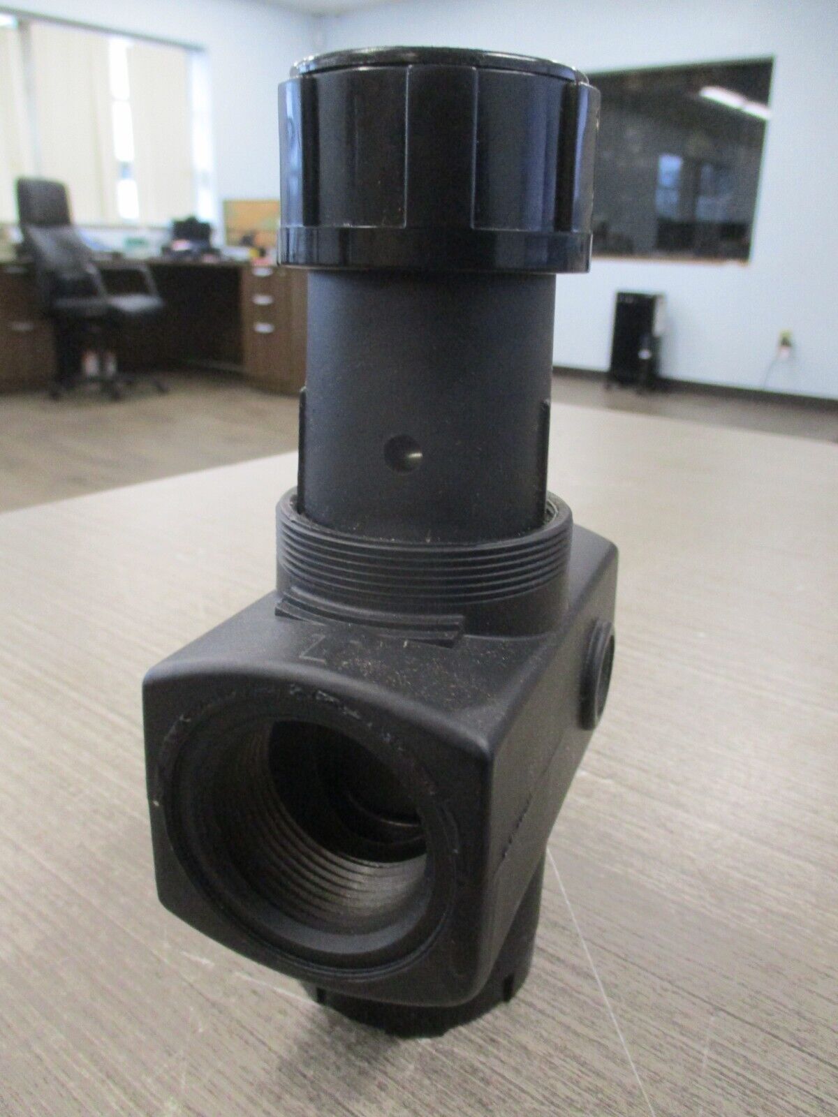 Norgren Pressure Regulator R17-A00-RGLA 175F Max New Surplus