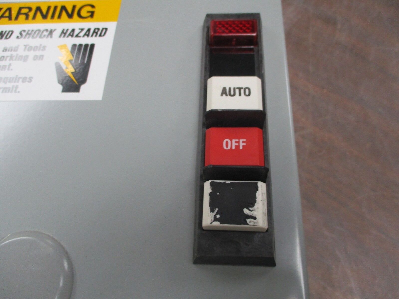 Cutler-Hammer Enclosed Lighting Contactor C30BNM 20A 250VDC/600VAC 120V Coil