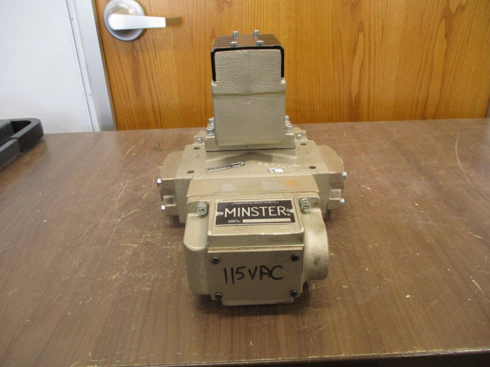 Ross Solenoid Valve 3573A5949 Minster Coil: 250-0241 Used