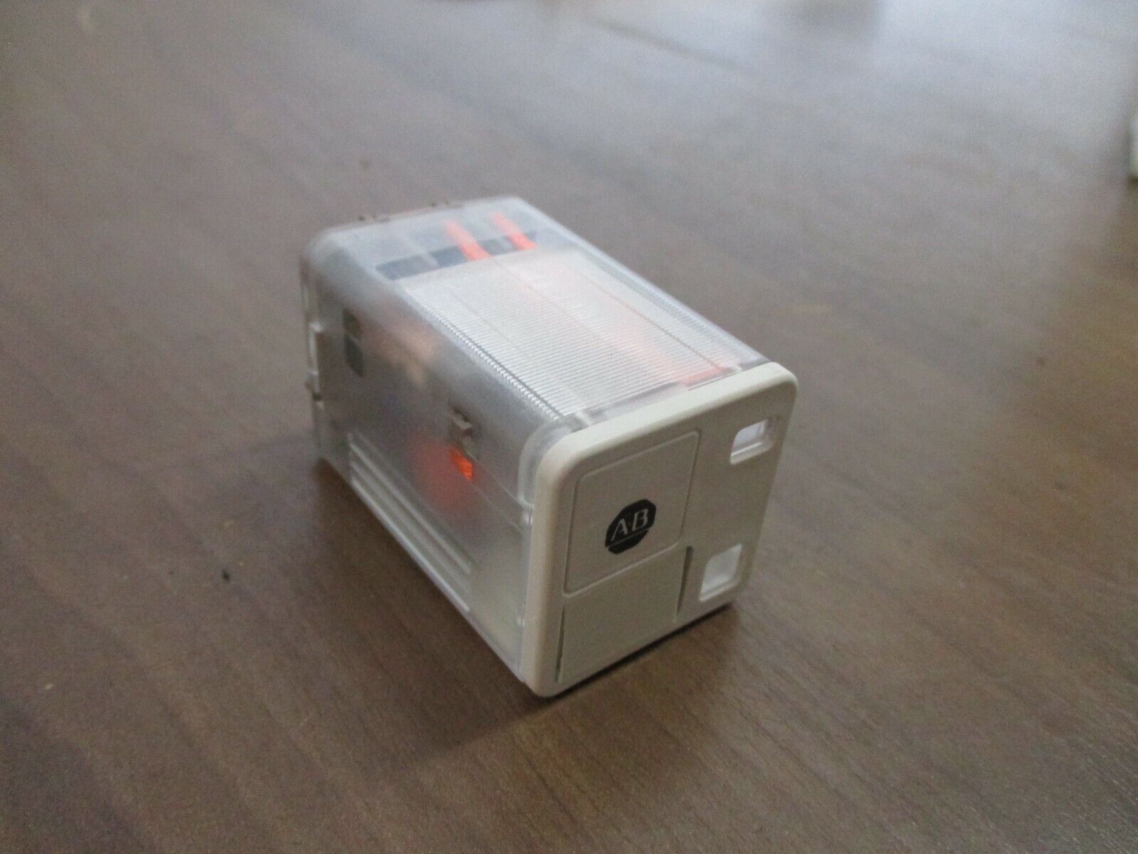 Allen-Bradley Relay 700-HB33A24 Ser. B 24V 50/60Hz 10A New Surplus