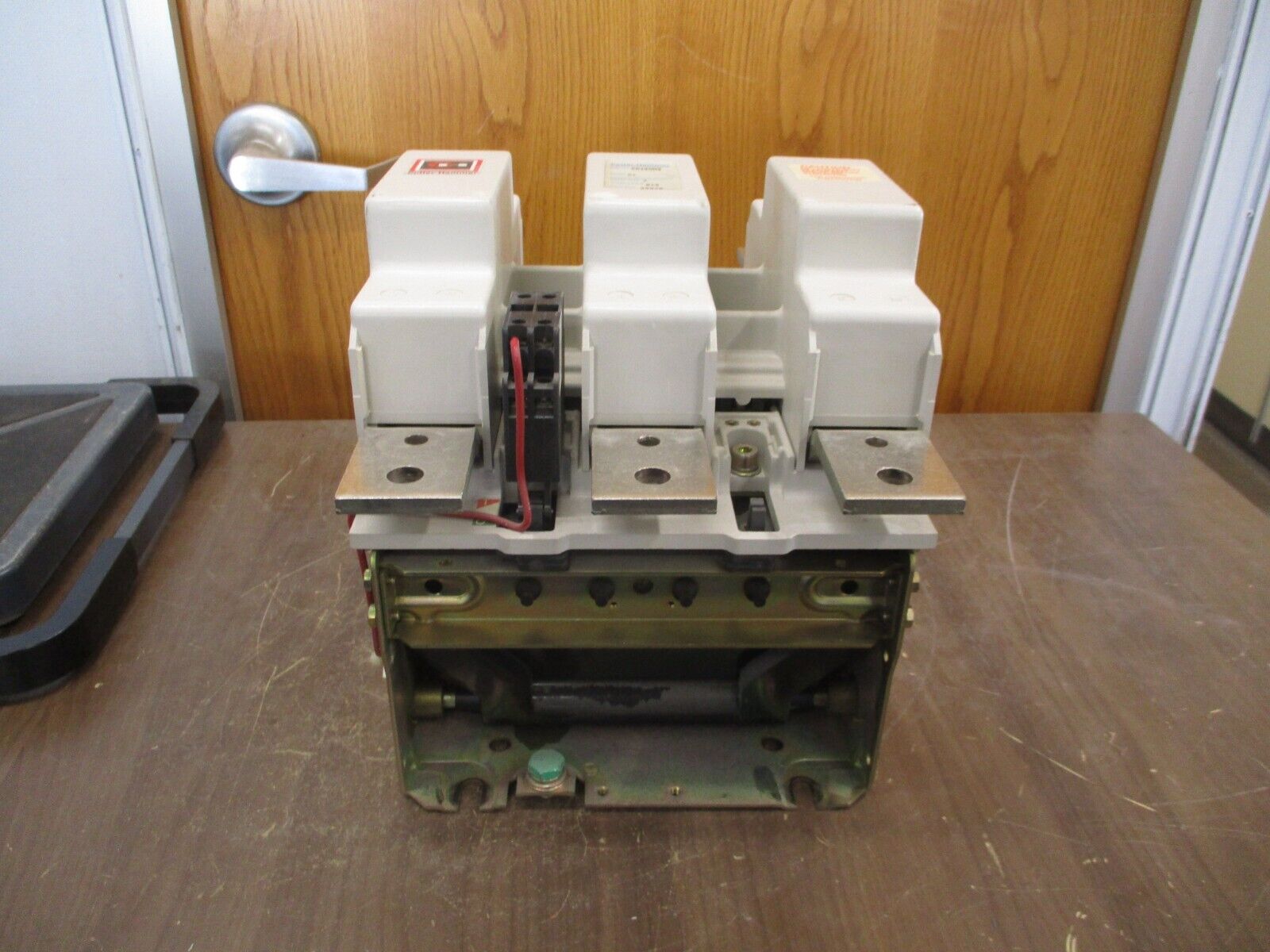 Cutler-Hammer Size 7 Contactor CN15UN3 Ser. A1 810A 600V 3P 110-120V Coil Used
