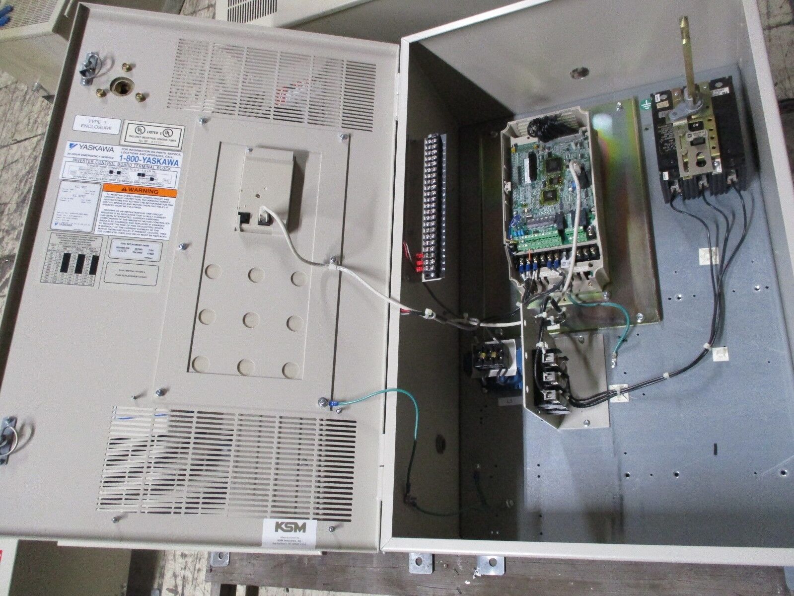 Yaskawa E7 AC Drive w/ Breaker Disconnect E7CVB007CFX 5HP 3Ph Used