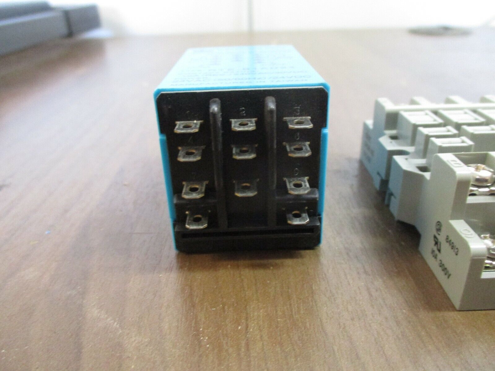 IDEC Electronic Timer RTE-B1AD24 24V AC/DC w/ Base Used