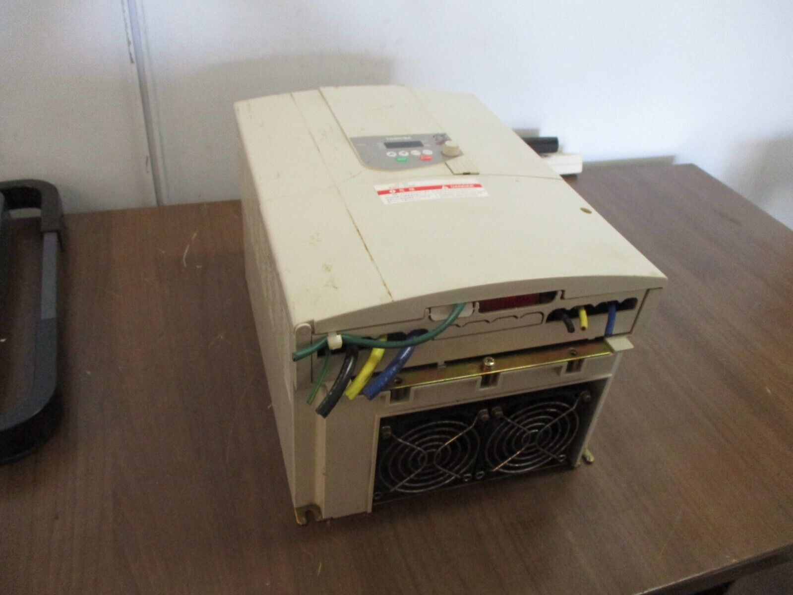 Toshiba AC Drive VFS9-4110PL-WN 15HP 3Ph Input: 380/500V 50/60Hz 39.3/35.9A Used