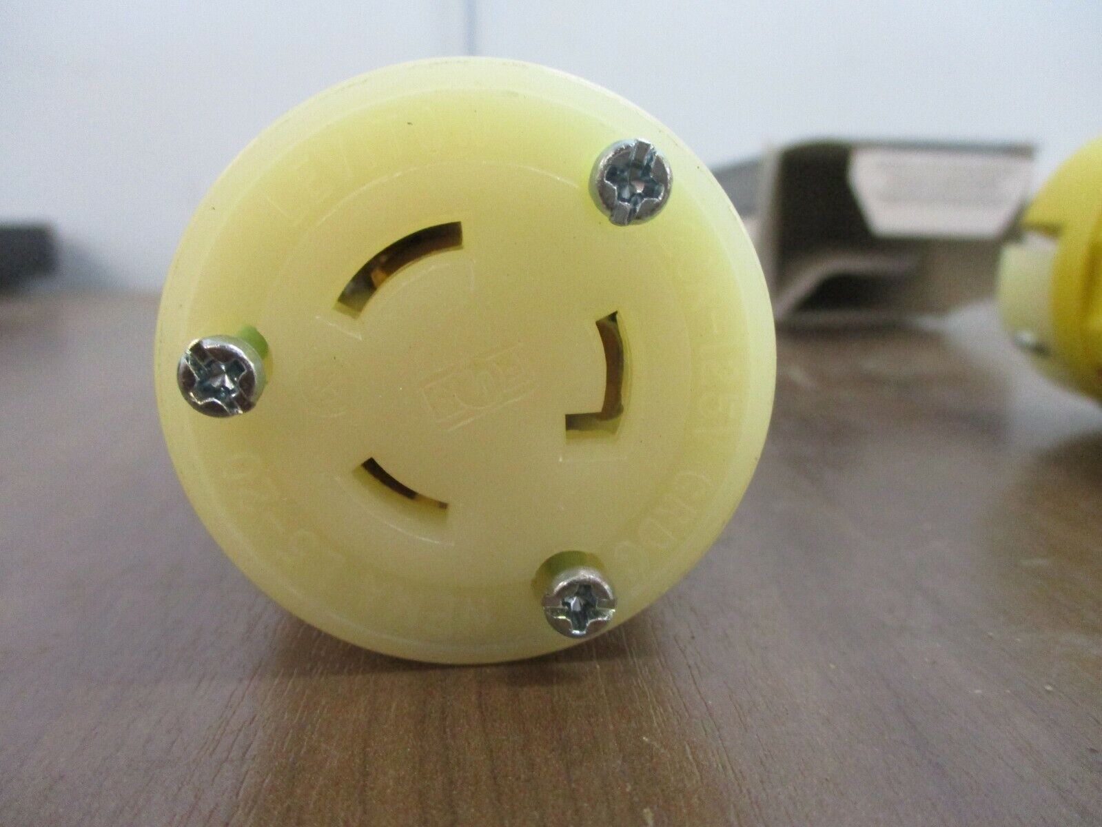 Leviton Connector 2313-CY 20A 125V 2P 3W *Lot of 2* New Surplus