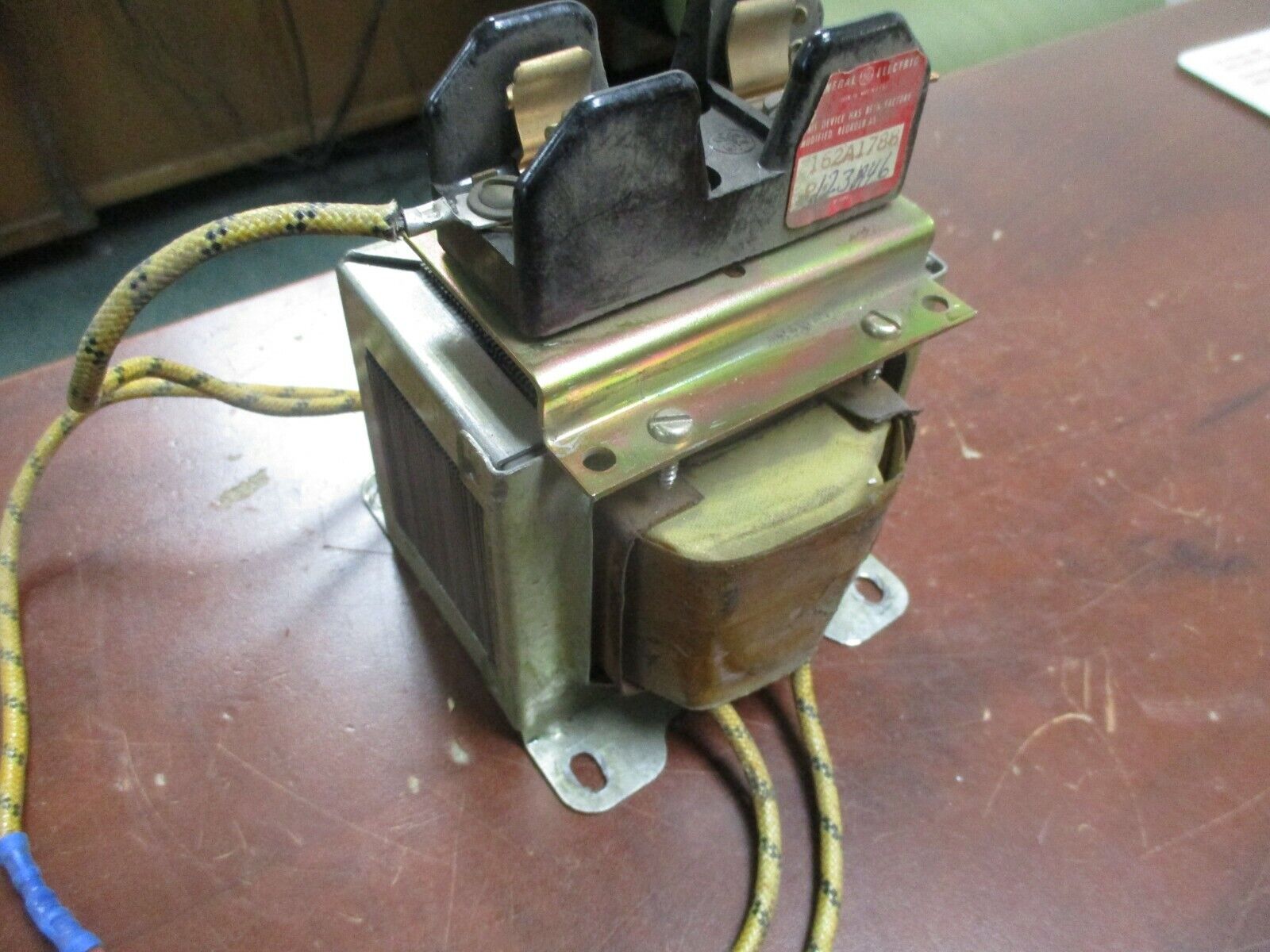 GE Transformer 9T56Y8854 0.300KVA Pri: 480V Sec: 120V 60Hz Used