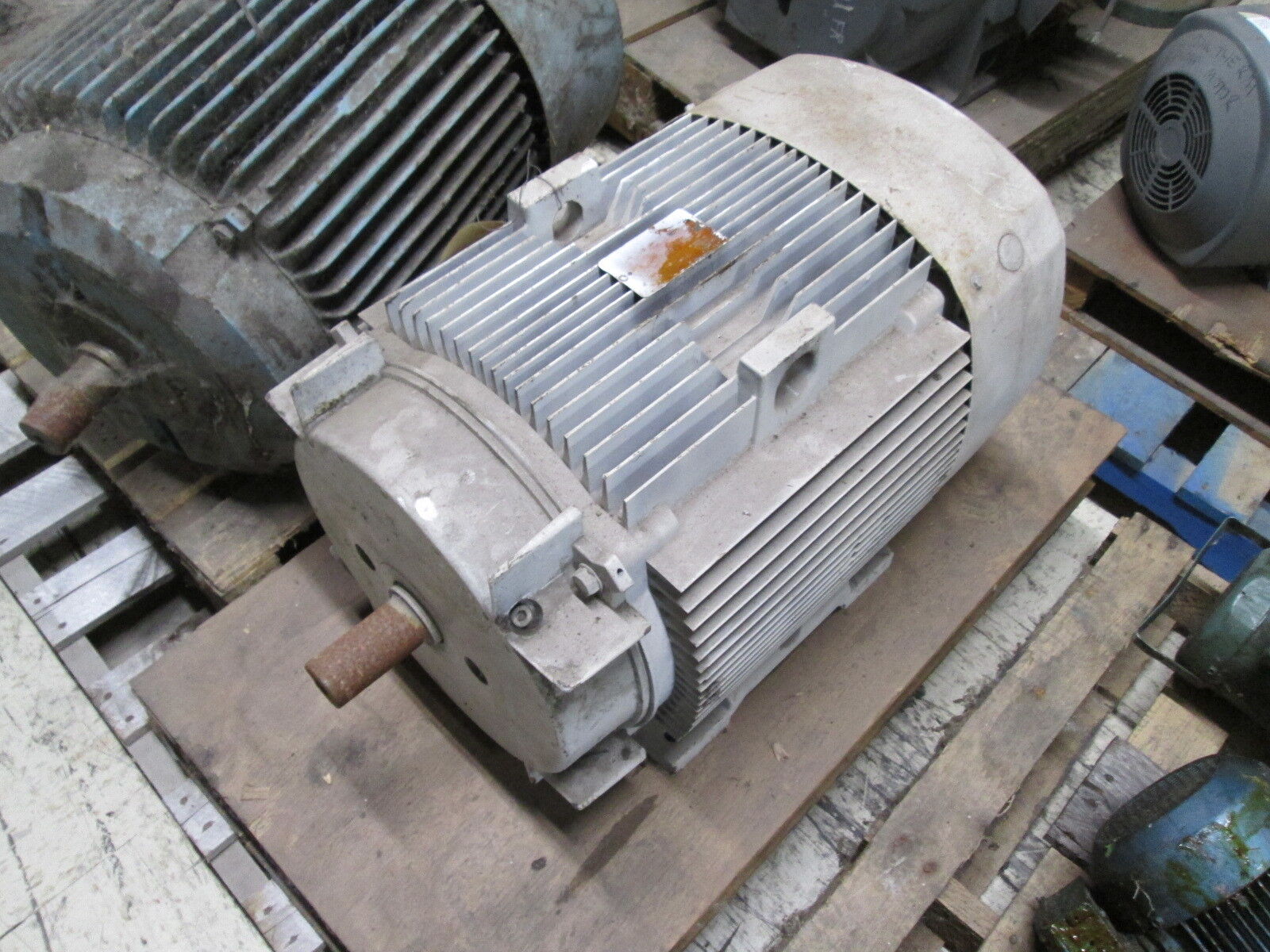 Reliance Dual Shaft AC Motor 40HP 1200RPM FR: 364TSZ 230/460V 99.6/49.8A Used