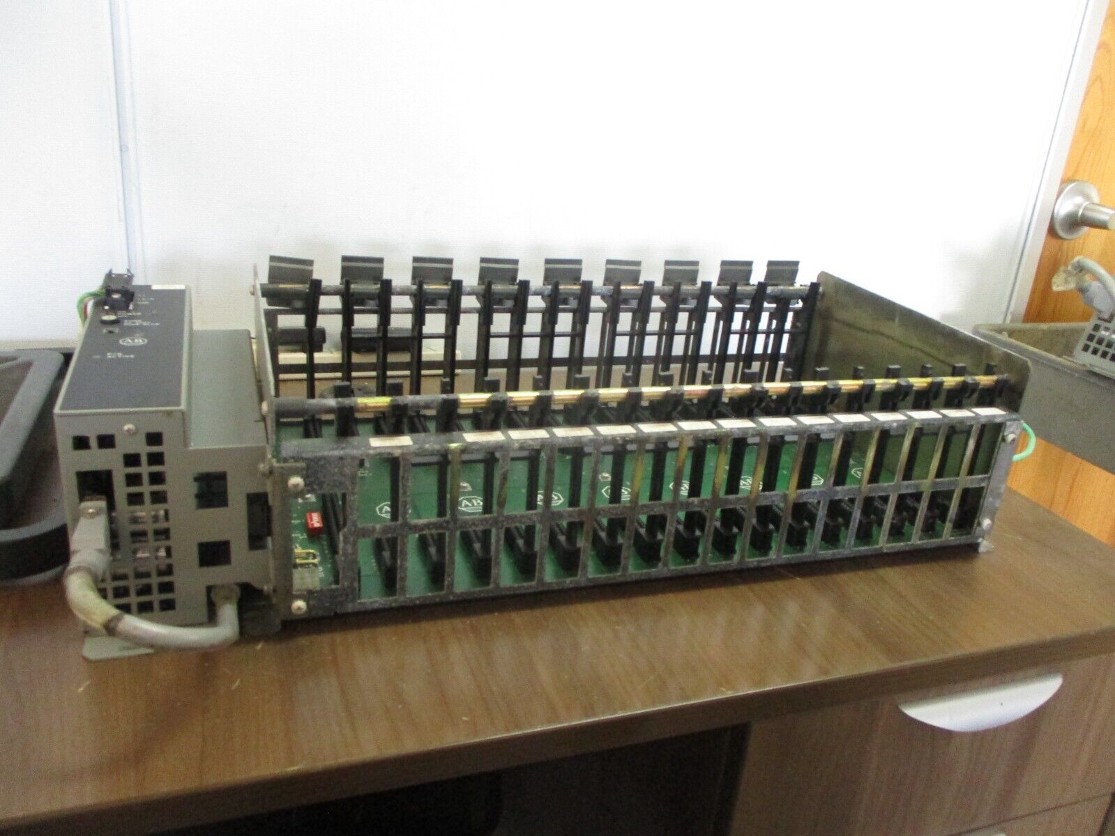 Allen-Bradley I/O Chassis w/ Power Supply 1771-A4B / 17771-P7 16-Slot Used