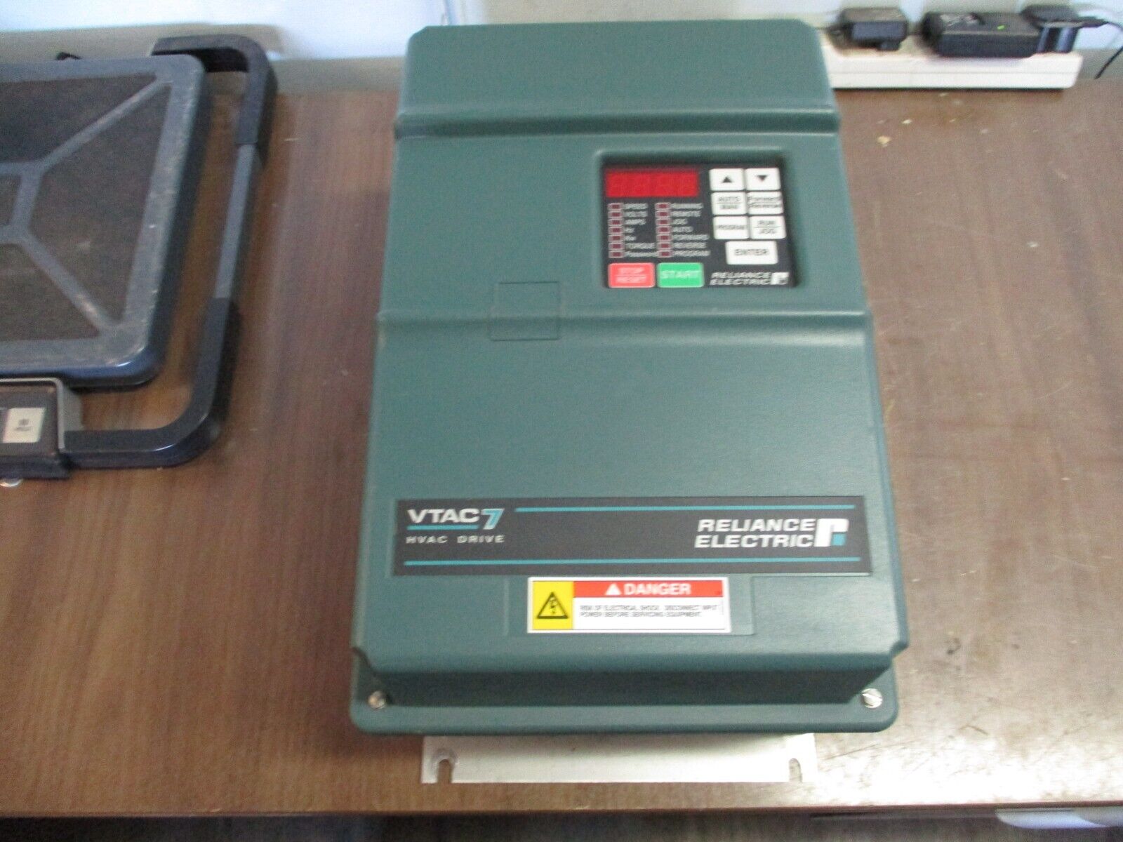 Reliance VTAC 7 GV3000/SE AC Drive 20V4260 20HP Type 12 Enclosure Used