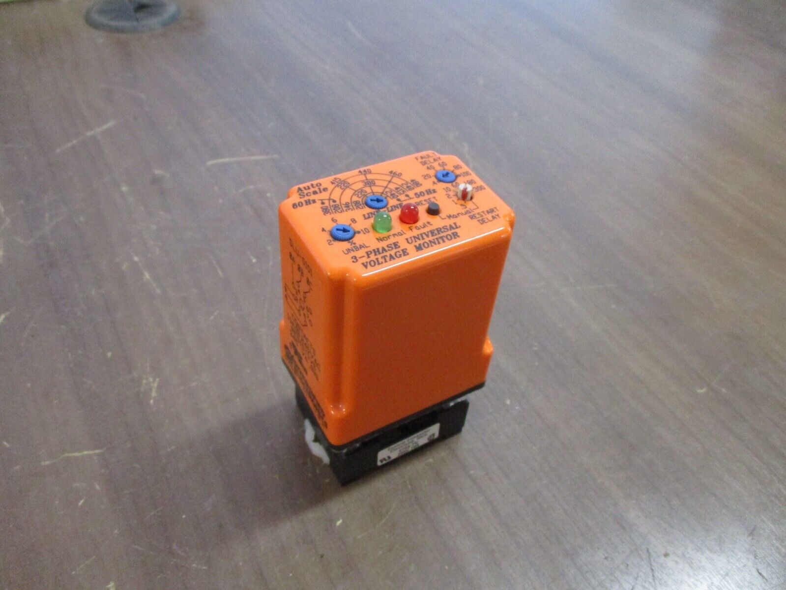 Diversified Electronics 3Ph Voltage Monitor SLU-0101 208-480V w/ Base Used