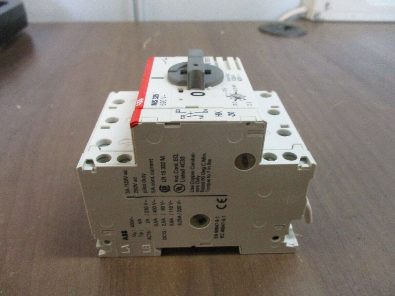 ABB Manual Starter MS 325 Trip: 2.5-4.0A 600V w/ Aux Contact Used