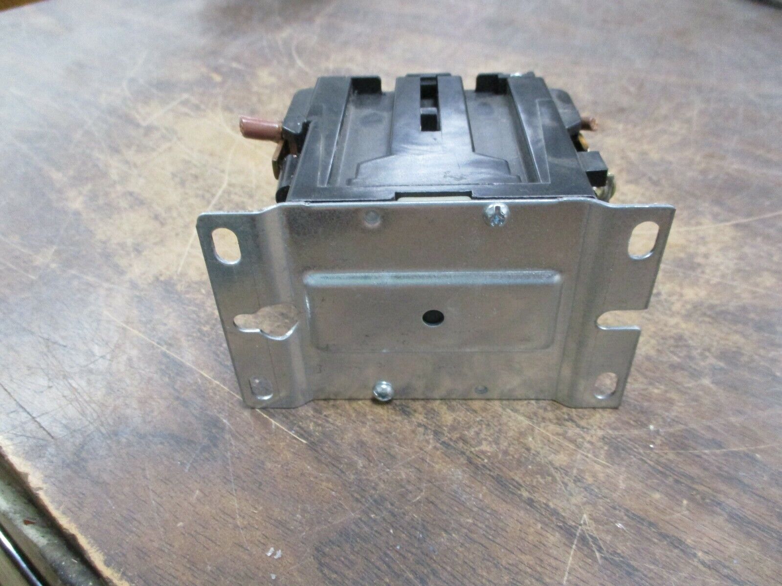 Siemens Lighting & Heating Contactor LEN00B003120A 20A 600V Used