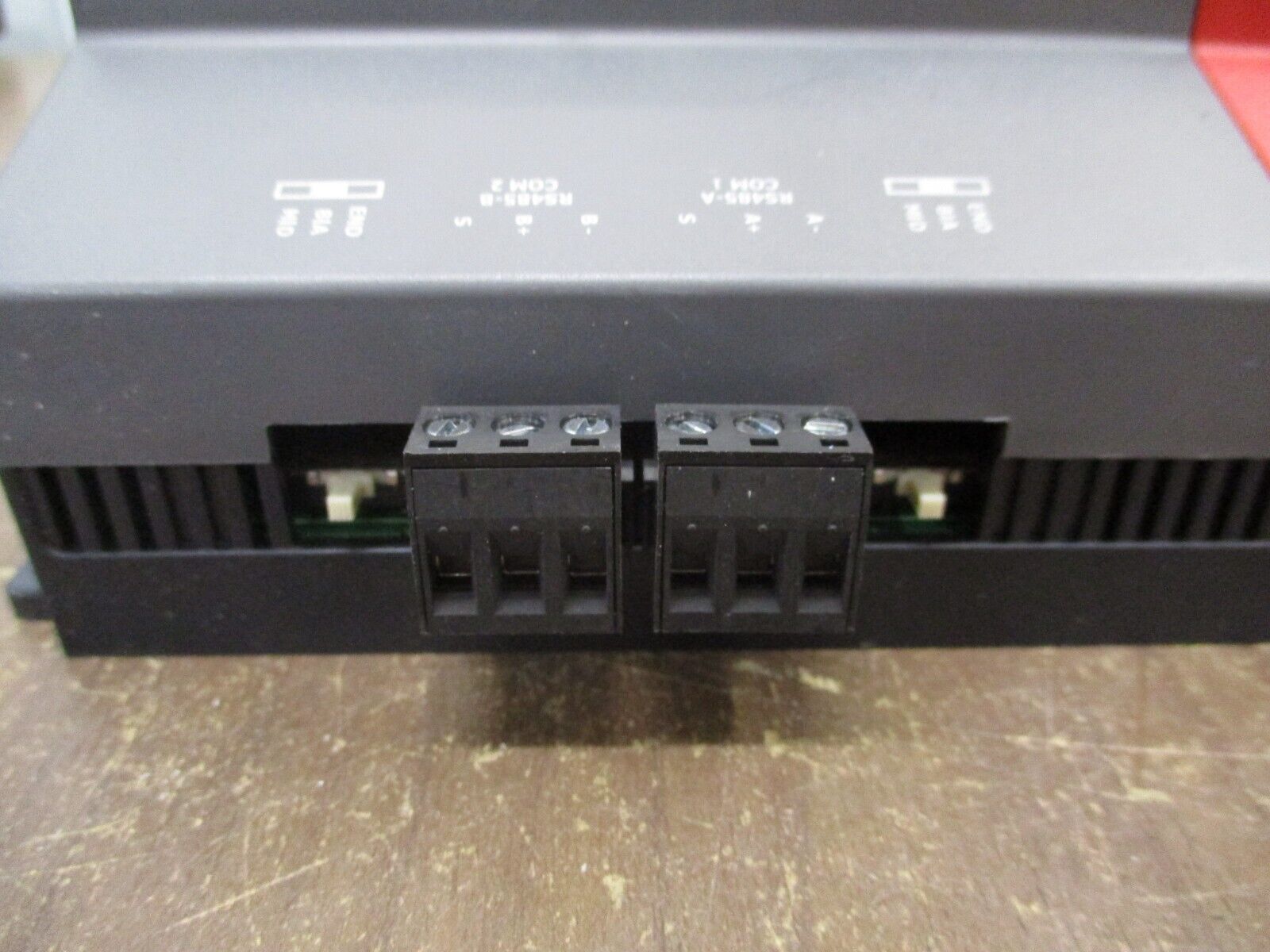 Honeywell Controller 12977 OS#: 32300323-001 *Damaged Mounting Foot* Used