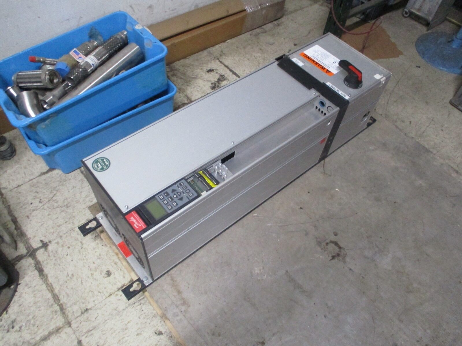 Danfoss VLT 6062 AC Drive w/ Disconnect 175Z7371 60HP *Missing Terminal Cover*