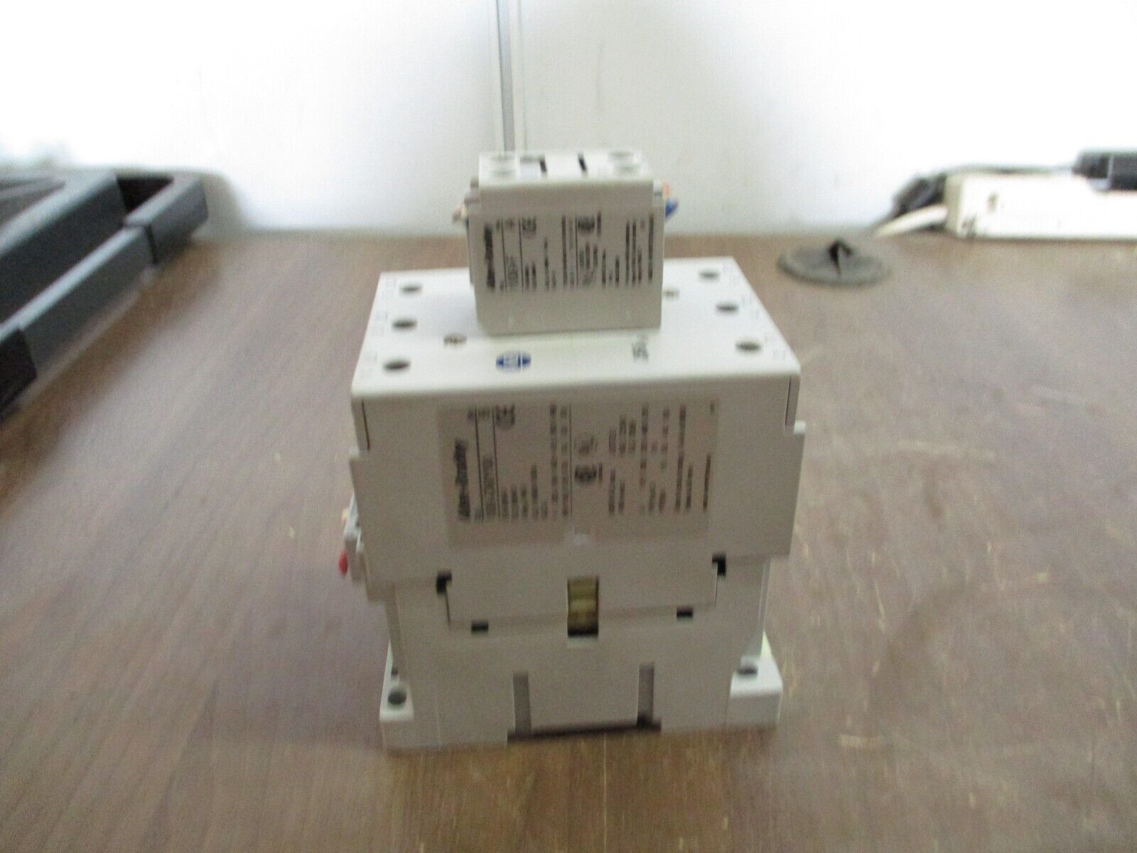 Allen-Bradley Contactor 100-C60*00 Ser. B 120V Coil 60A 600V w/ Aux Contact Used