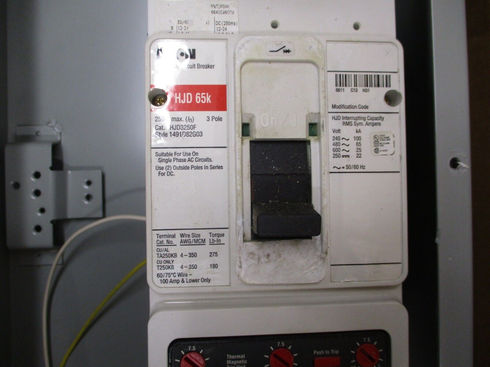 Eaton Enclosed Circuit Breaker HJD3250F 150A Trip 3P 600V FJDN250 Enclosure