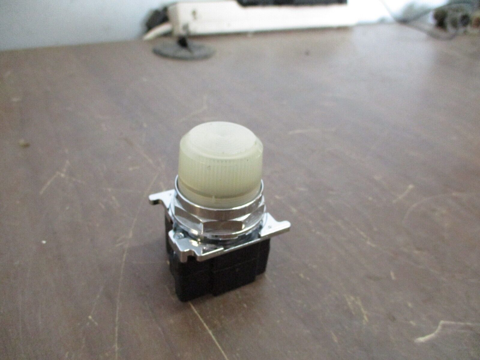 Cutler-Hammer Indicator Light 10250T/ 31000T White Used