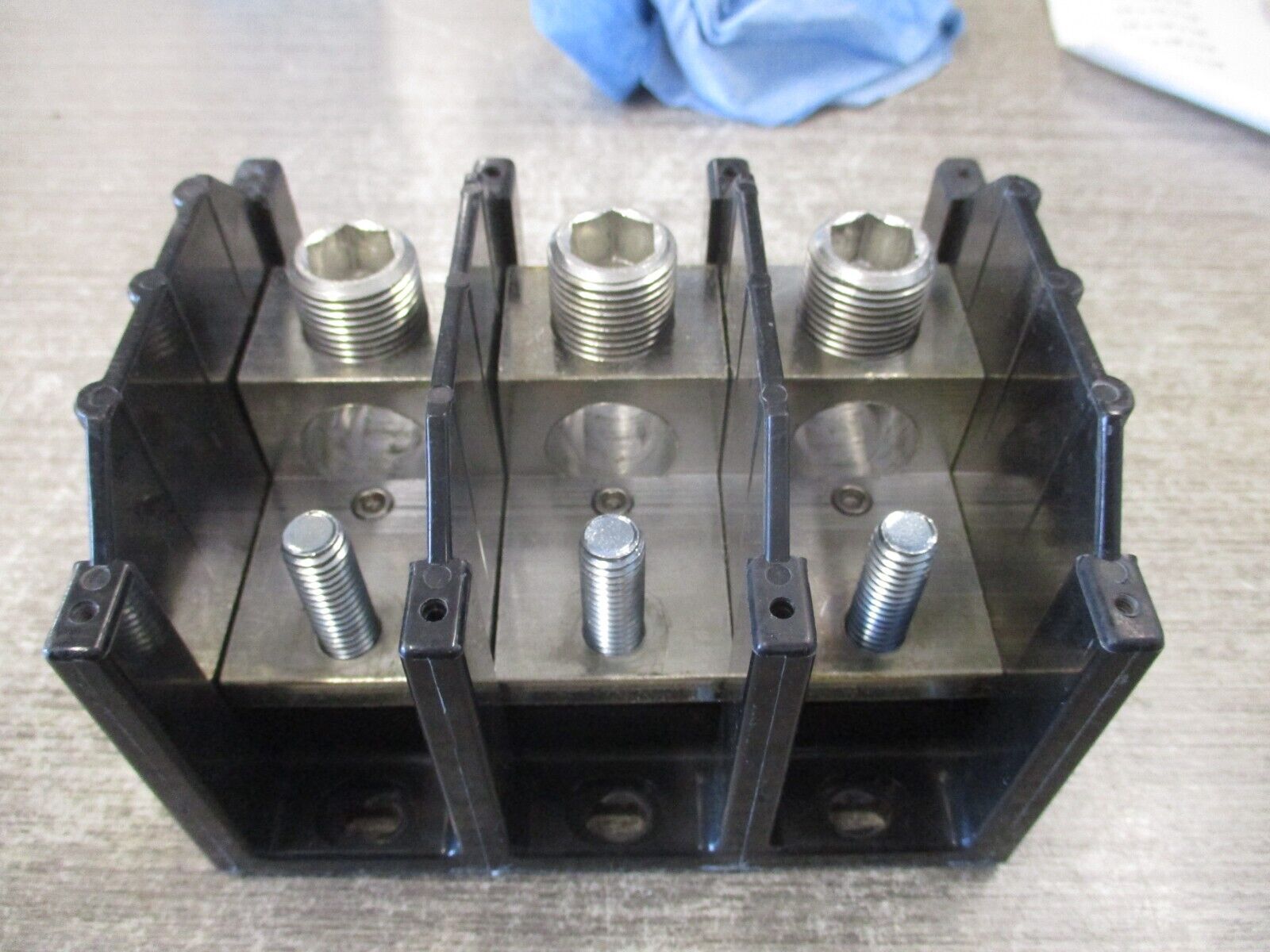Buss Power Distribution Block 16383-3 380A 600V 3P Line: 500-6 Load: 3/8-16 STUD