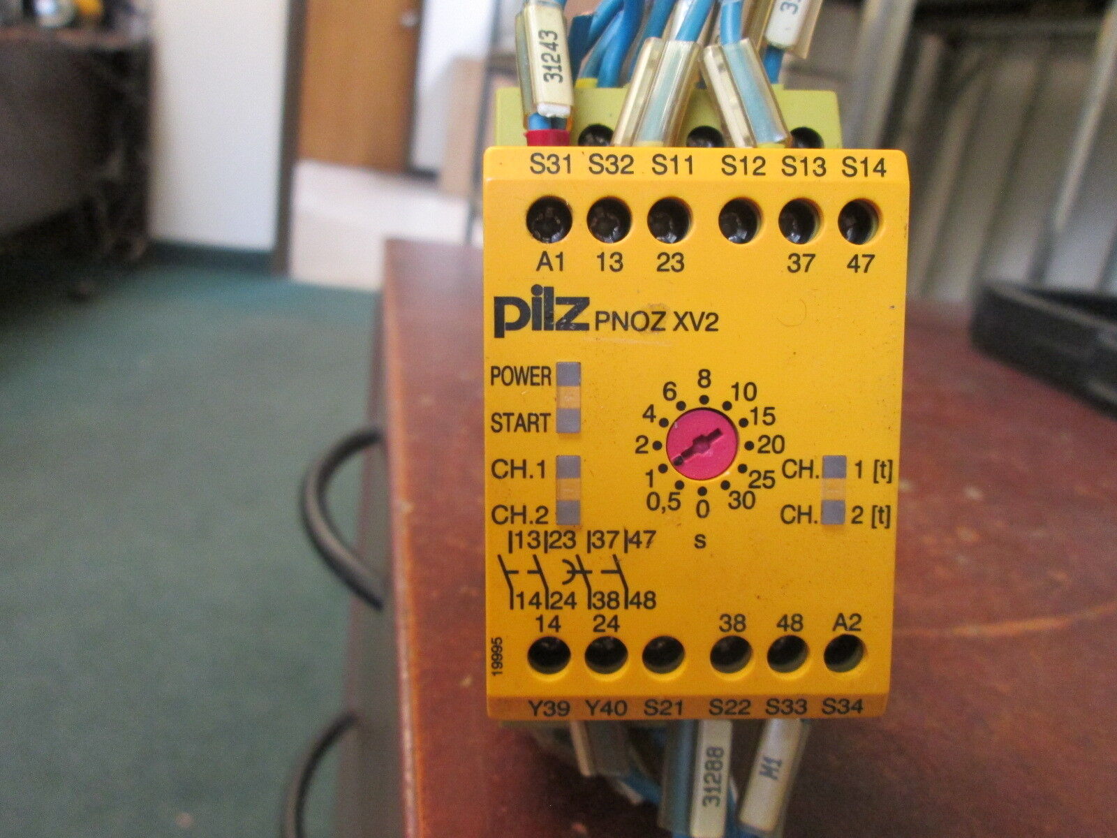Pilz Safety Relay PNOZ XV2 24 VDC Range: 0-30sec Used