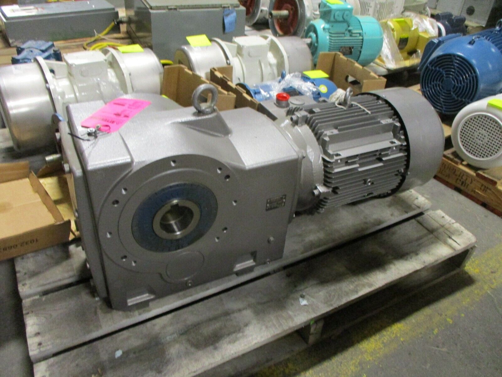 Nord Gearmotor SK 9052.1AZB-160LH/4 TF 20HP Ratio 44.96:1 39 RPM Output