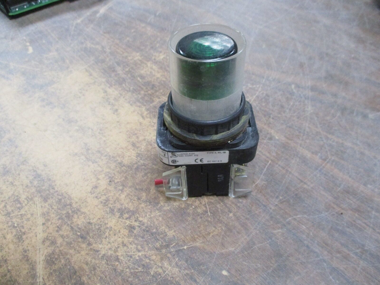Allen-Bradley Illuminated Push Button 800H-PRA16 Green Ser. F 120V 50/60Hz Used
