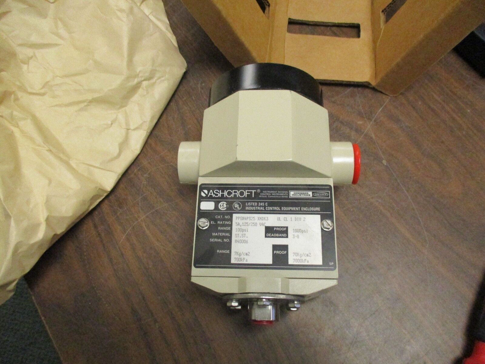 Ashcroft Pressure Switch PPSN4PS25 XMDK3 5A 125/250V Range:100-1000PSI New Surpl
