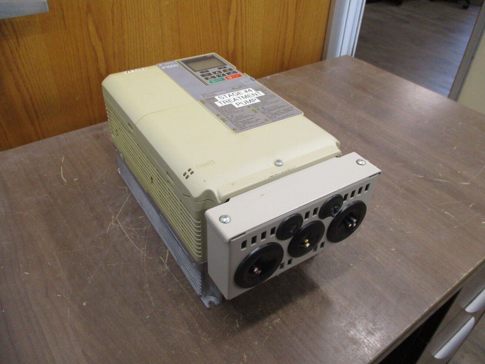 Yaskawa P1000 AC Drive CIMR-PU4A0031FAA Rev. D 20HP 3Ph w/ Keypad Used