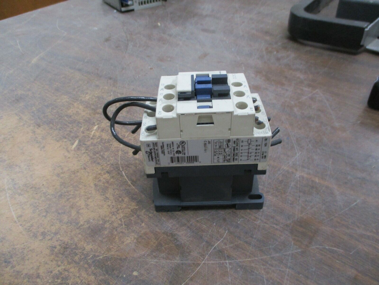 Telemecanique Contactor CAD32 208V Coil 10A 600V Used