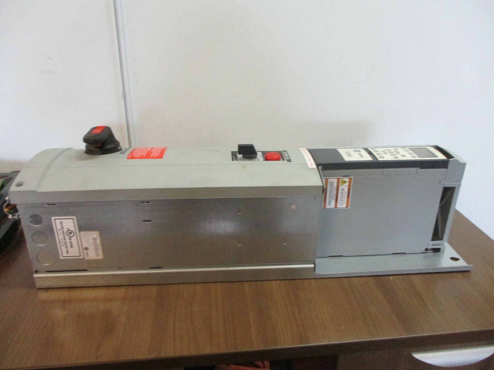 Trane TR200 AC Drive w/ Bypass 131L1000 2HP 3Ph w/ Keypad Used