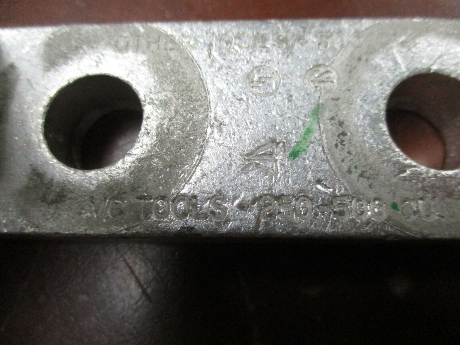 Schneider Electric Crimp Lug VCELC-050-12 H2 250-500MCM *Lot of 12* New Surplus