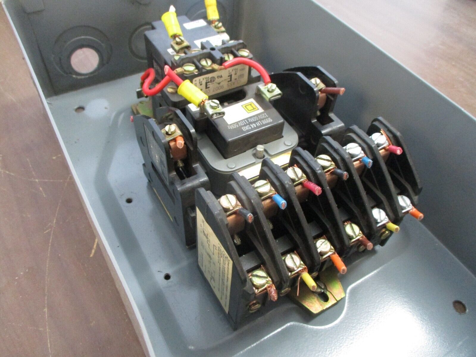 Square D Enclosed Lighting Contactor 8903 LXG60 Ser. B 120V Coil *Bent Cover*