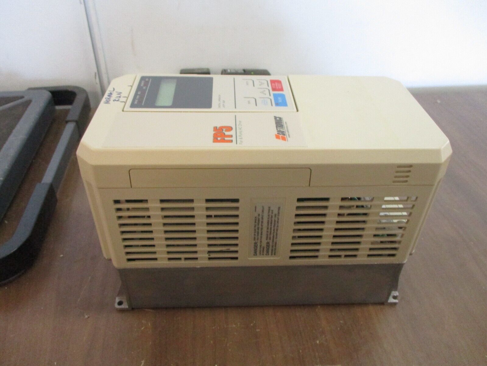 Saftronics FP5 AC Drive E7001-04F / CIMR-P5U22P2 3HP 3Ph w/ Keypad Used