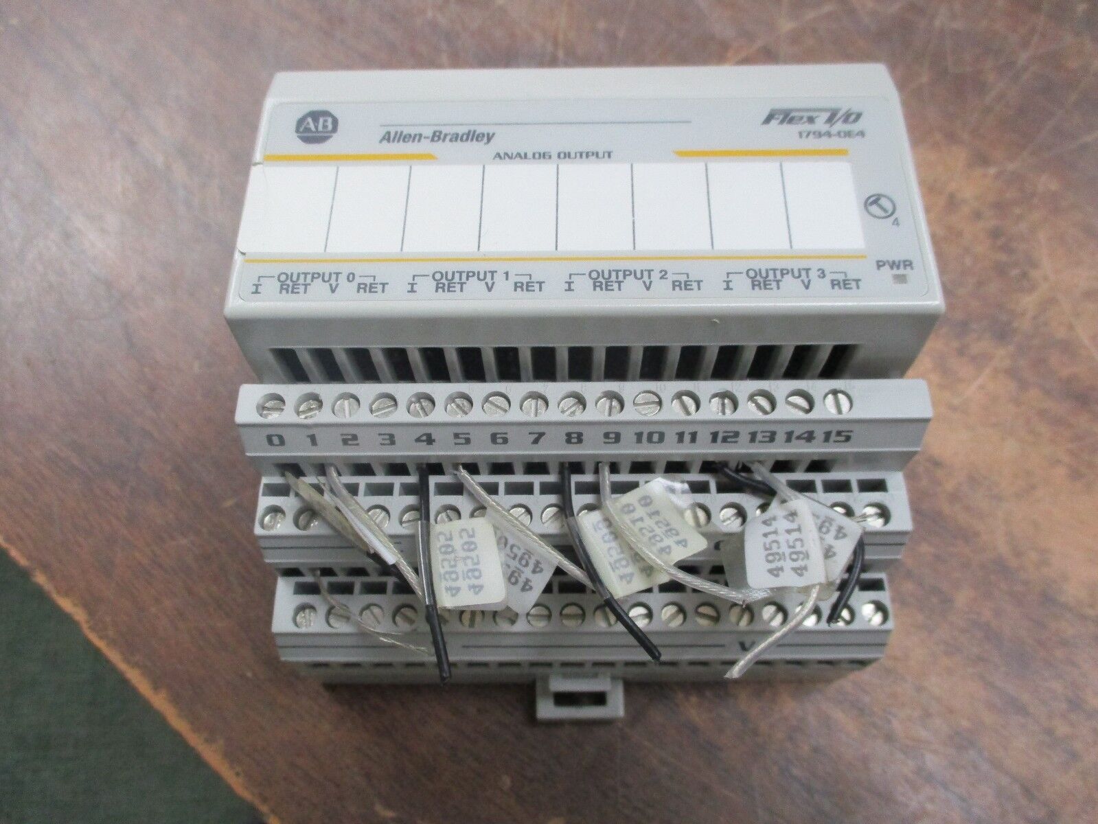 Allen-Bradley Analog Output 1794-OE4 *Cracked Vent* Used