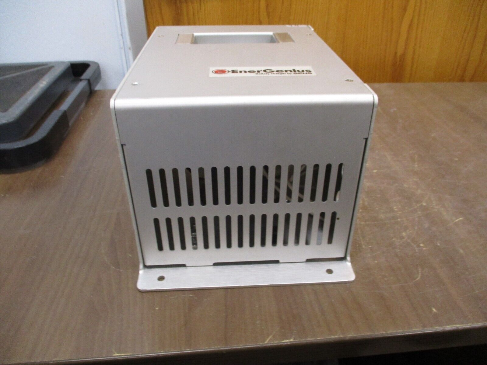 Sens EnerGenius Battery Charger NRG22-10-RC *Missing (1) Cover Screws* Used