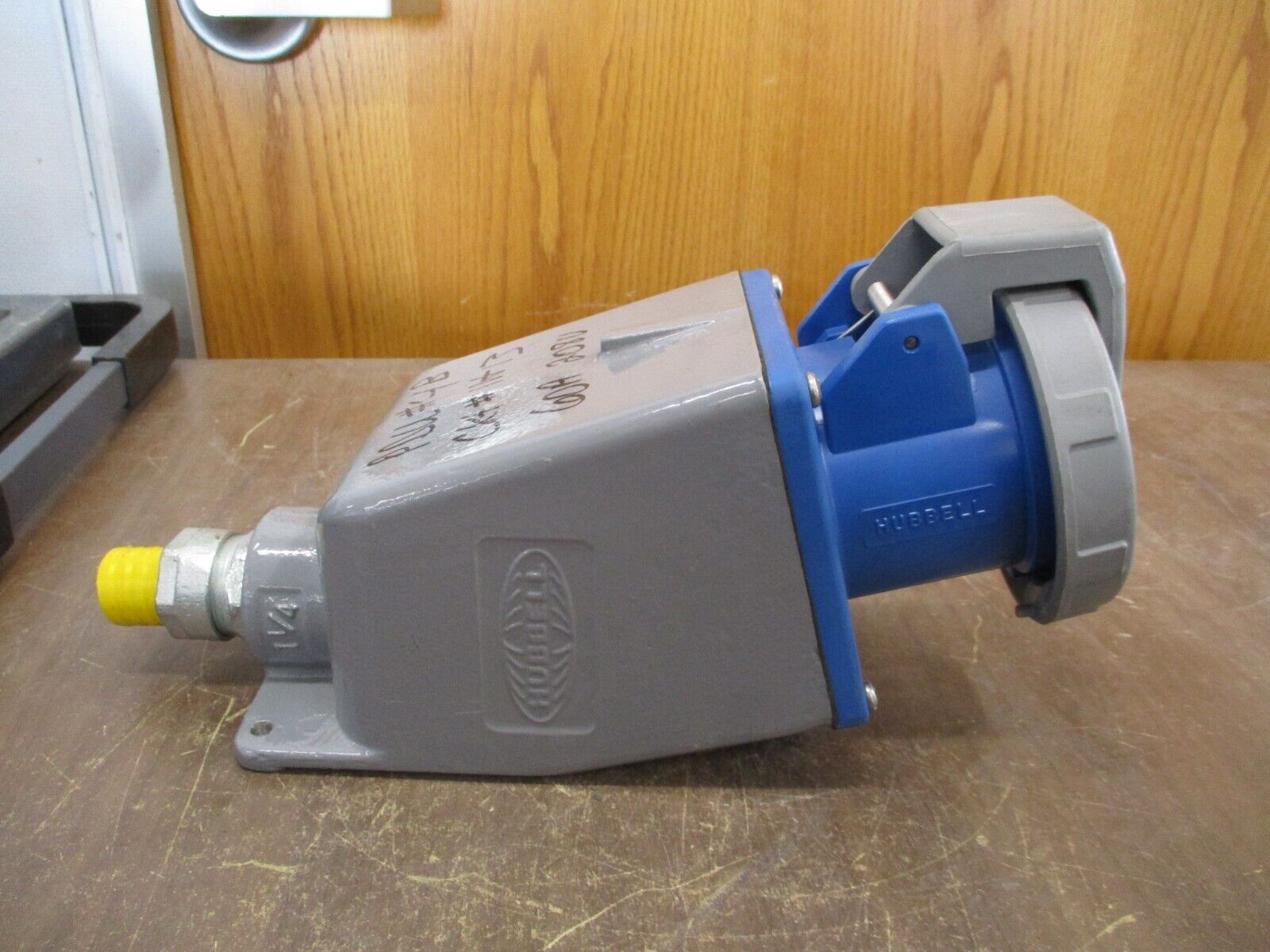 Hubbell Receptacle w/ Base 360R6W 60A 250V Used