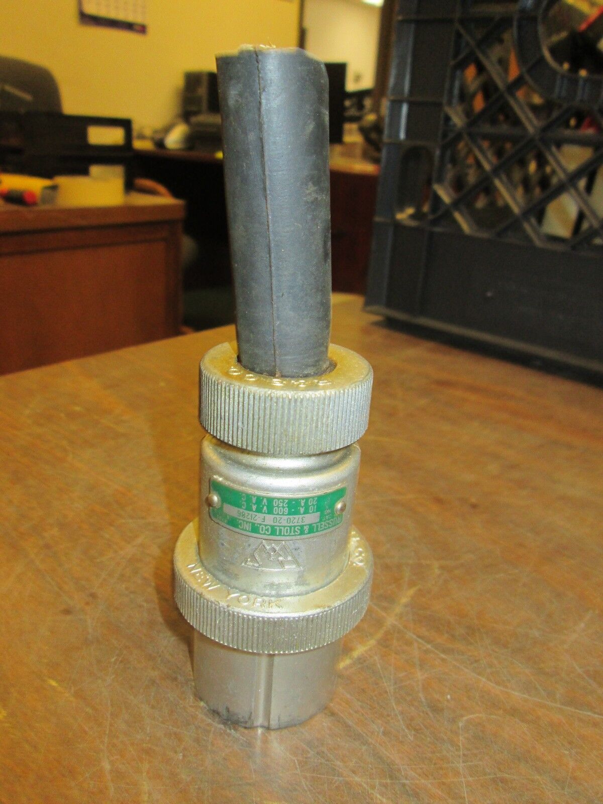 Russellstoll Plug 3720-20 F-21286 20A @ 250V 10A @ 600V Used