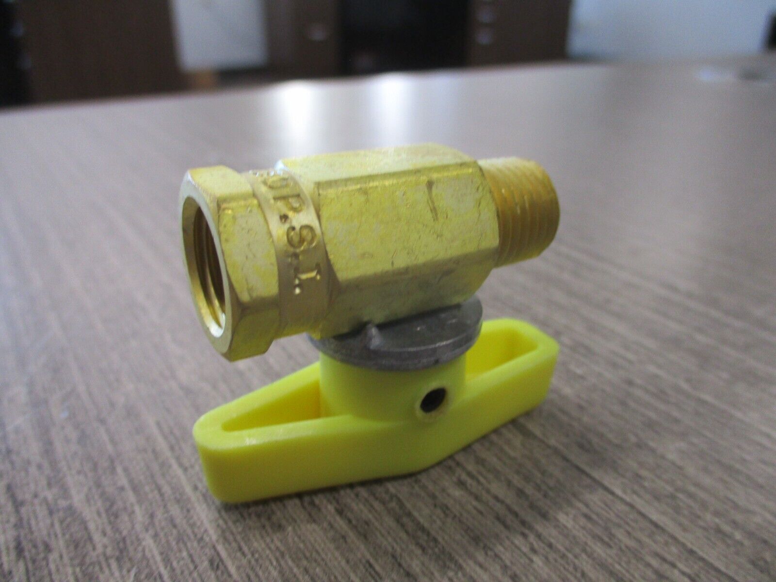 SMC Quick Change Propane Valve G-LP 250 PSI New Surplus