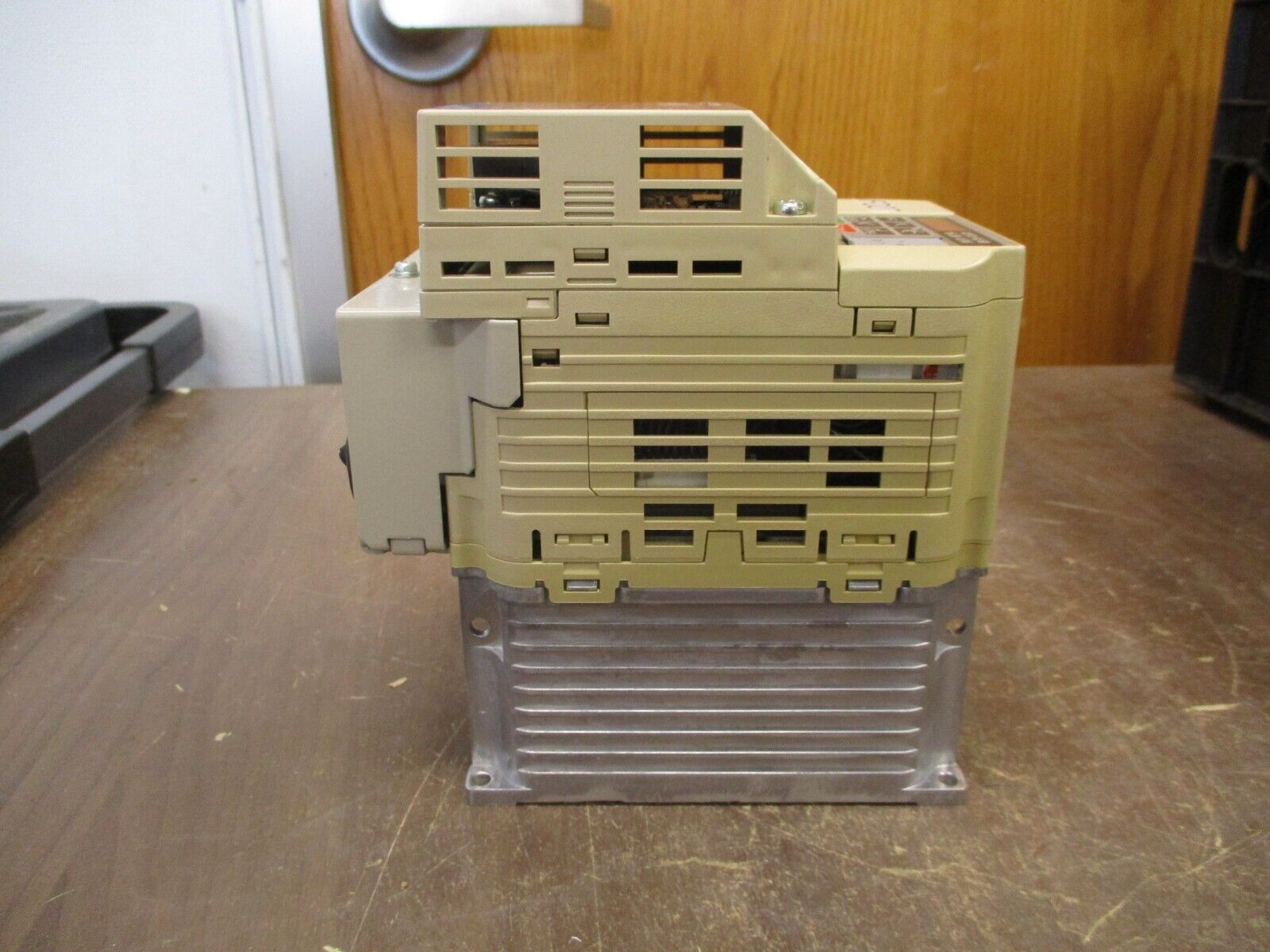 Yaskawa V1000 AC Drive CIMR-VU4A0004FAA Rev. C 1HP w/ Keypad Used