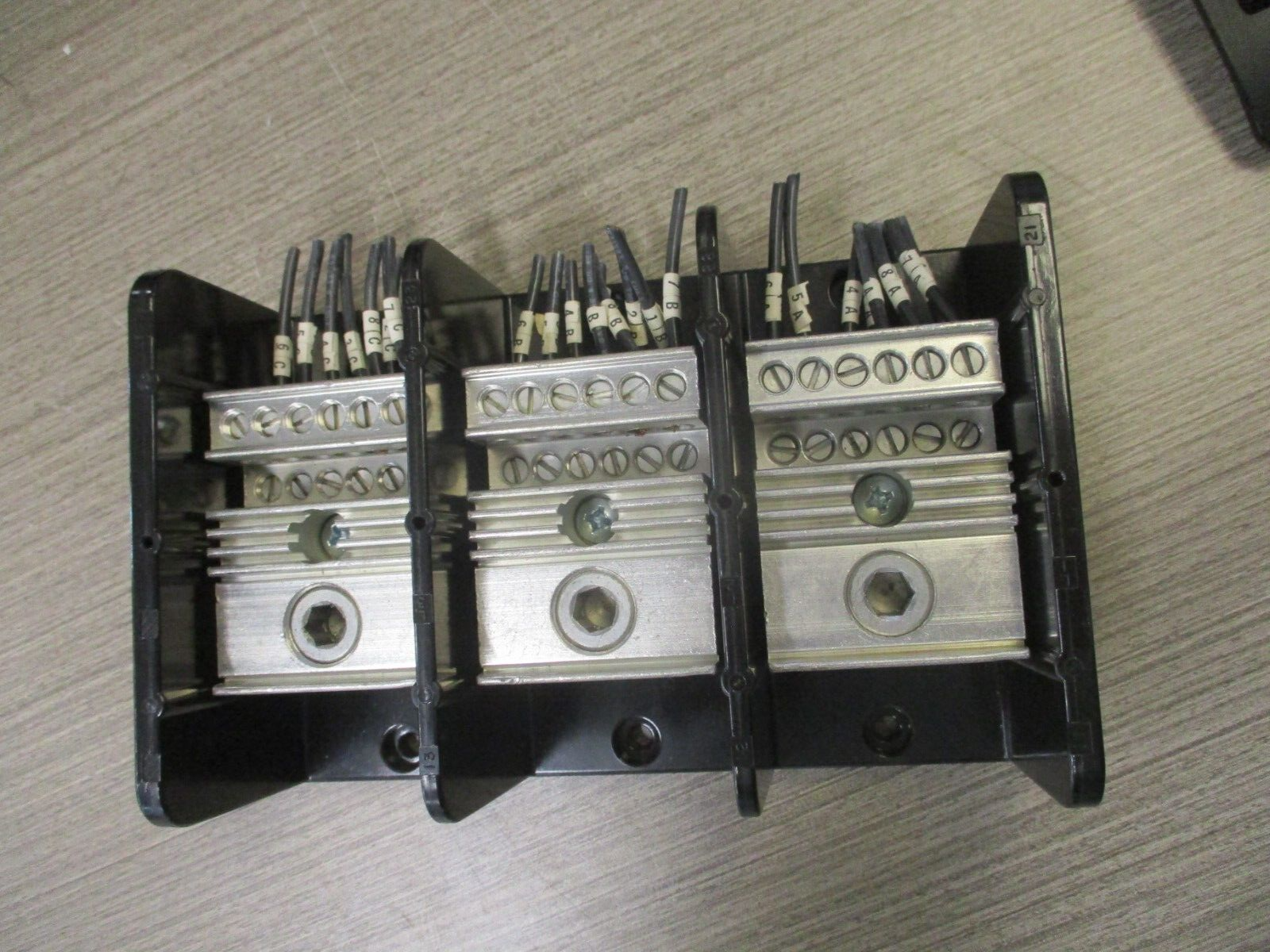 Square D Power Distribution Block 9080 LBA365112 380A 600V 3P Used