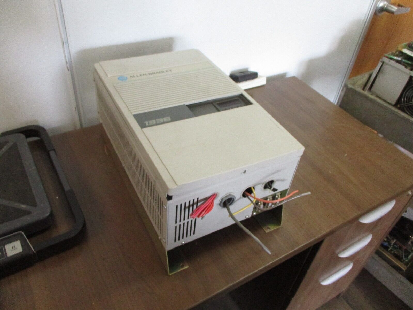 Allen-Bradley 1336 AC Drive 1336-B005-EAD-S1 Ser. A 5HP 3Ph *No Cover Screw*