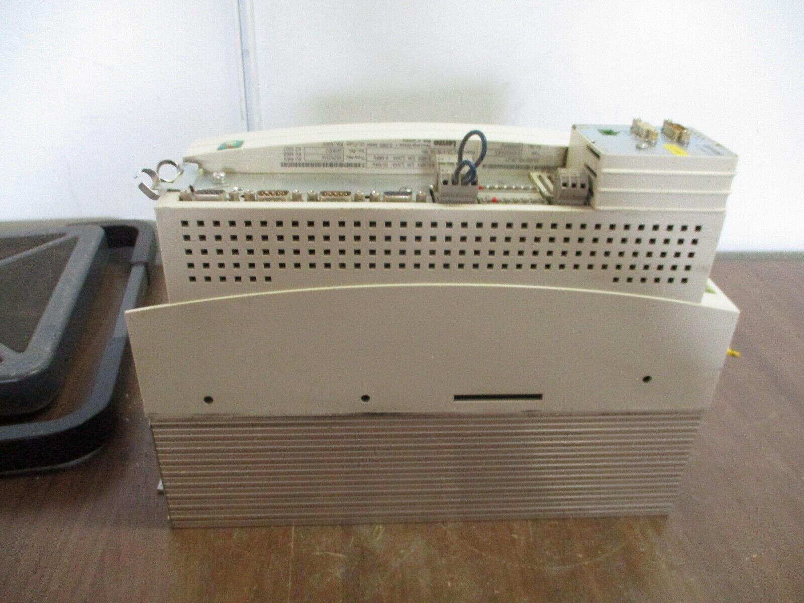 Lenze Servo Controller EVS9323-ES Input: 3Ph 400/480V 3.9A 3.2kVA 50/60Hz Used