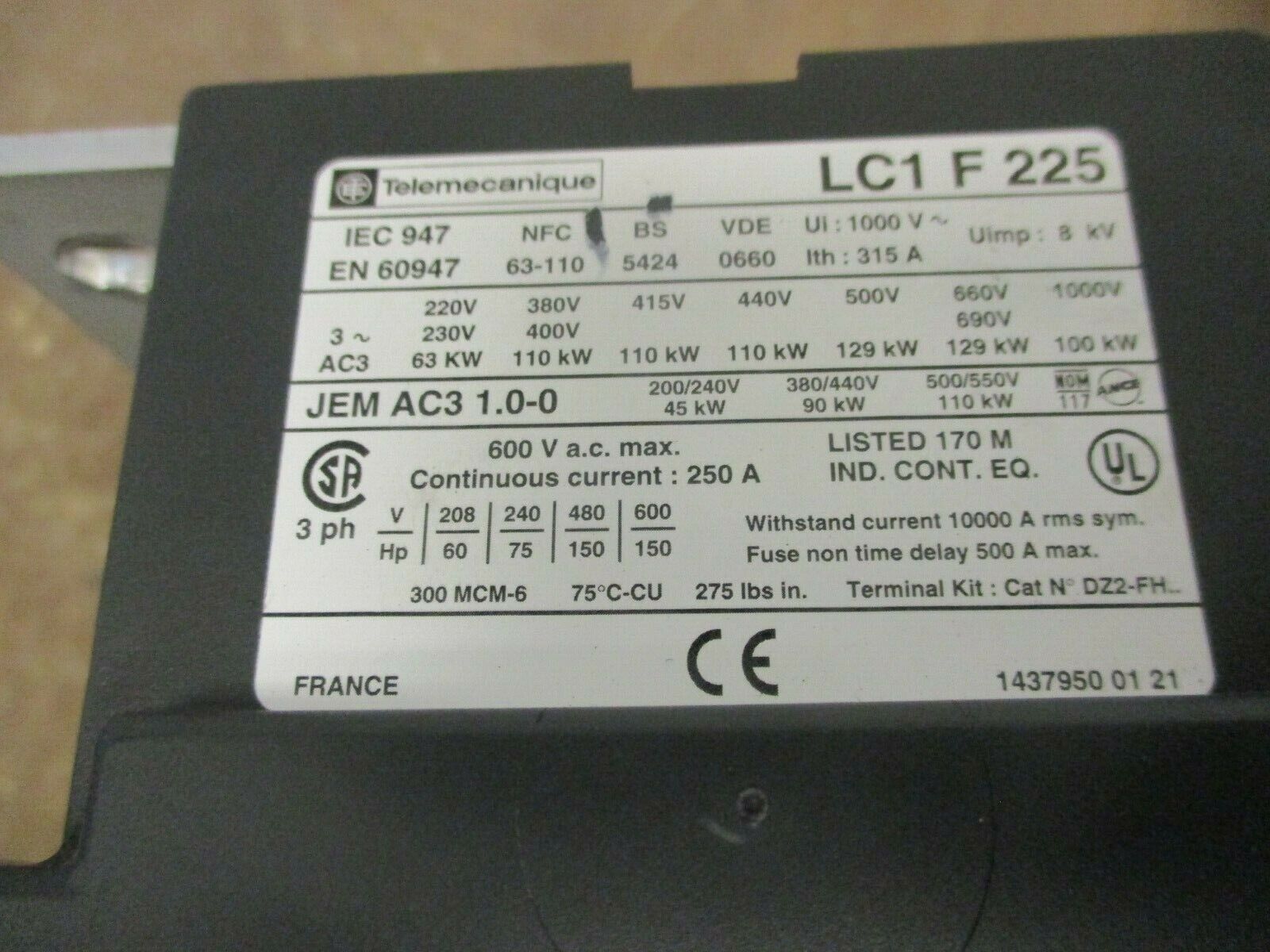 Telemecanique Contactor LC1F225 265/277V Coil 250A 600V w/ (1) Aux Contact Block