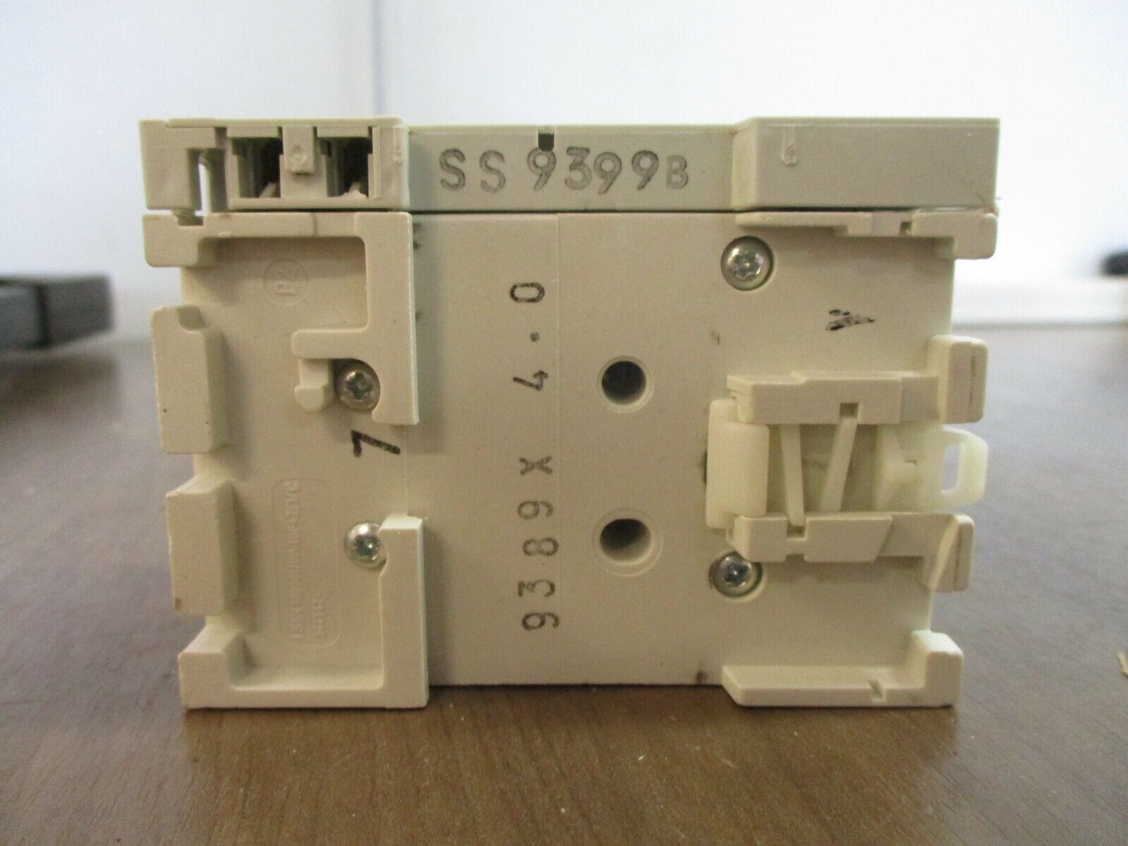 ABB Manual Starter MS 325 Trip: 2.5-4.0A 600V w/ Aux Contact Used