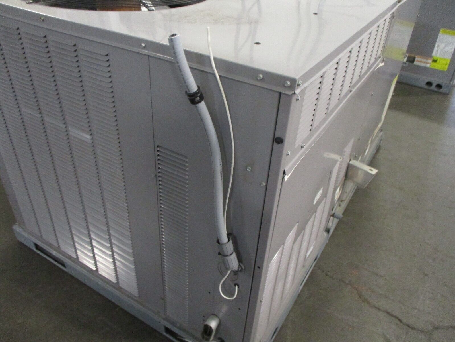 Bryant 581J Rooftop Unit 581JP06A115A2A0AAA 5 Ton 208/230V MFD 2015 Used