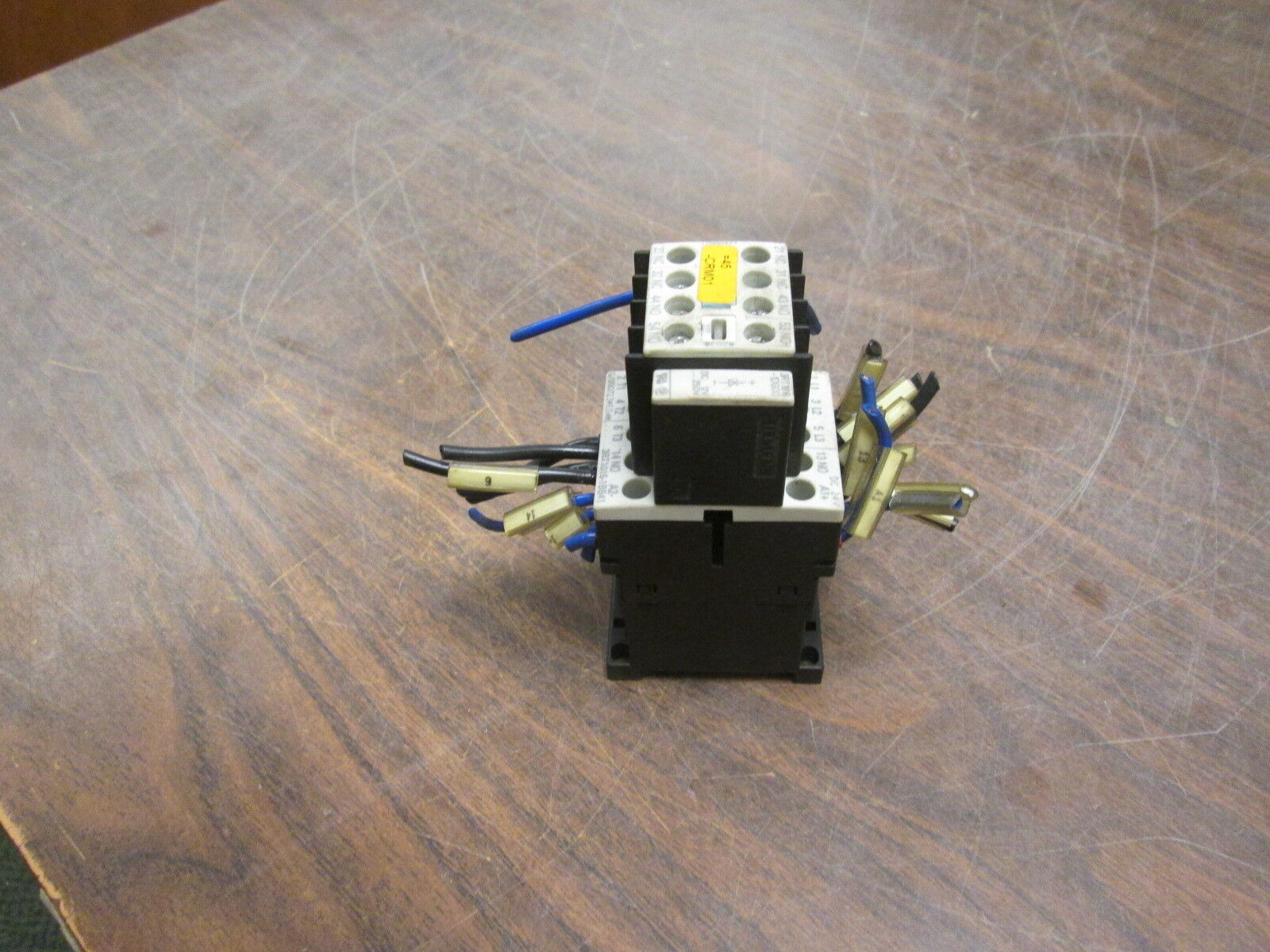 Siemens Sirius 3R Contactor 3RT1015-1BB41 24V Coil 16A,600V w/ Aux Contact Block