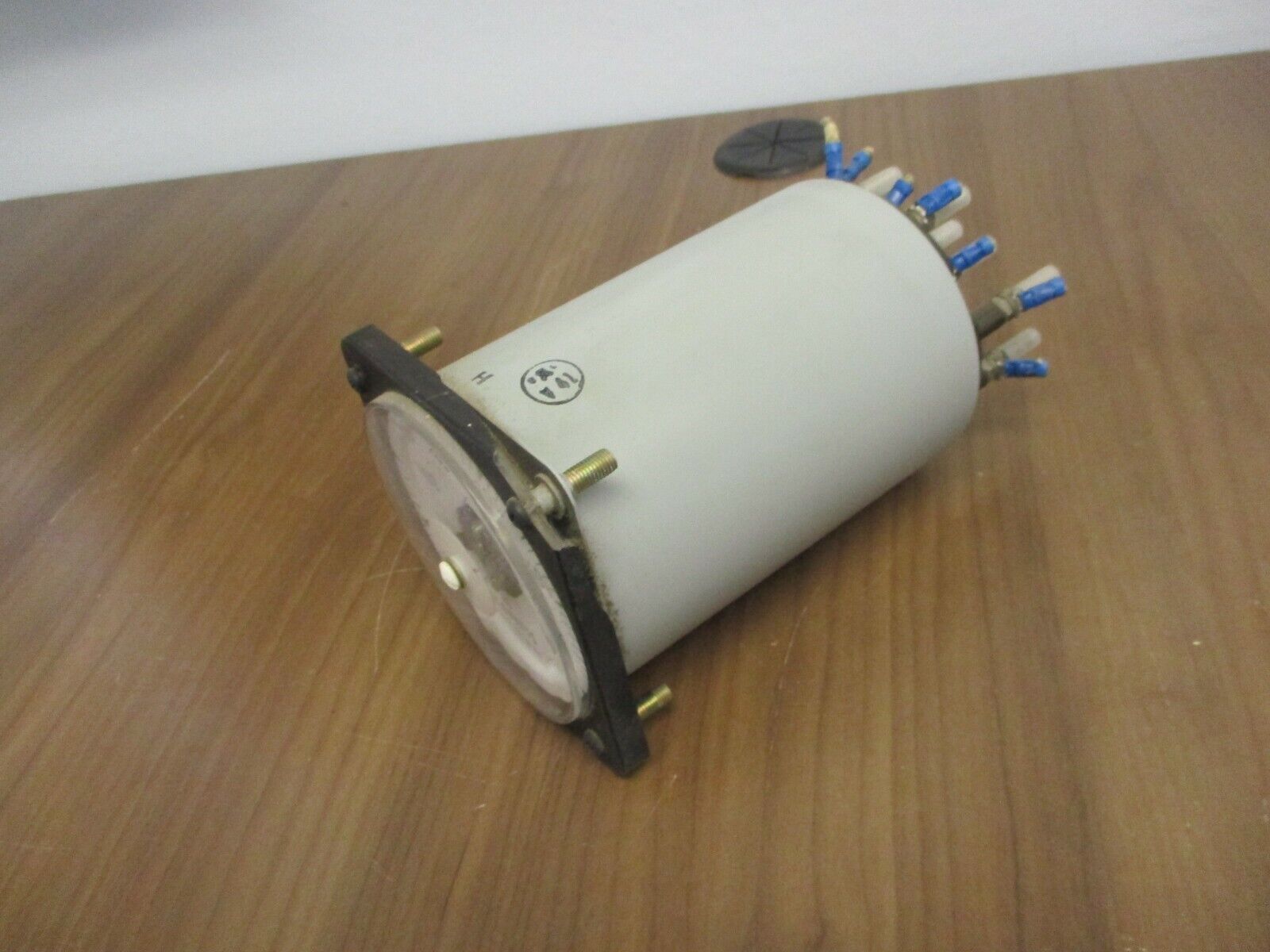 GE AC Wattmeter 50-103251ATBH1CRC Range: 0-500kW *Broken Corner* Used