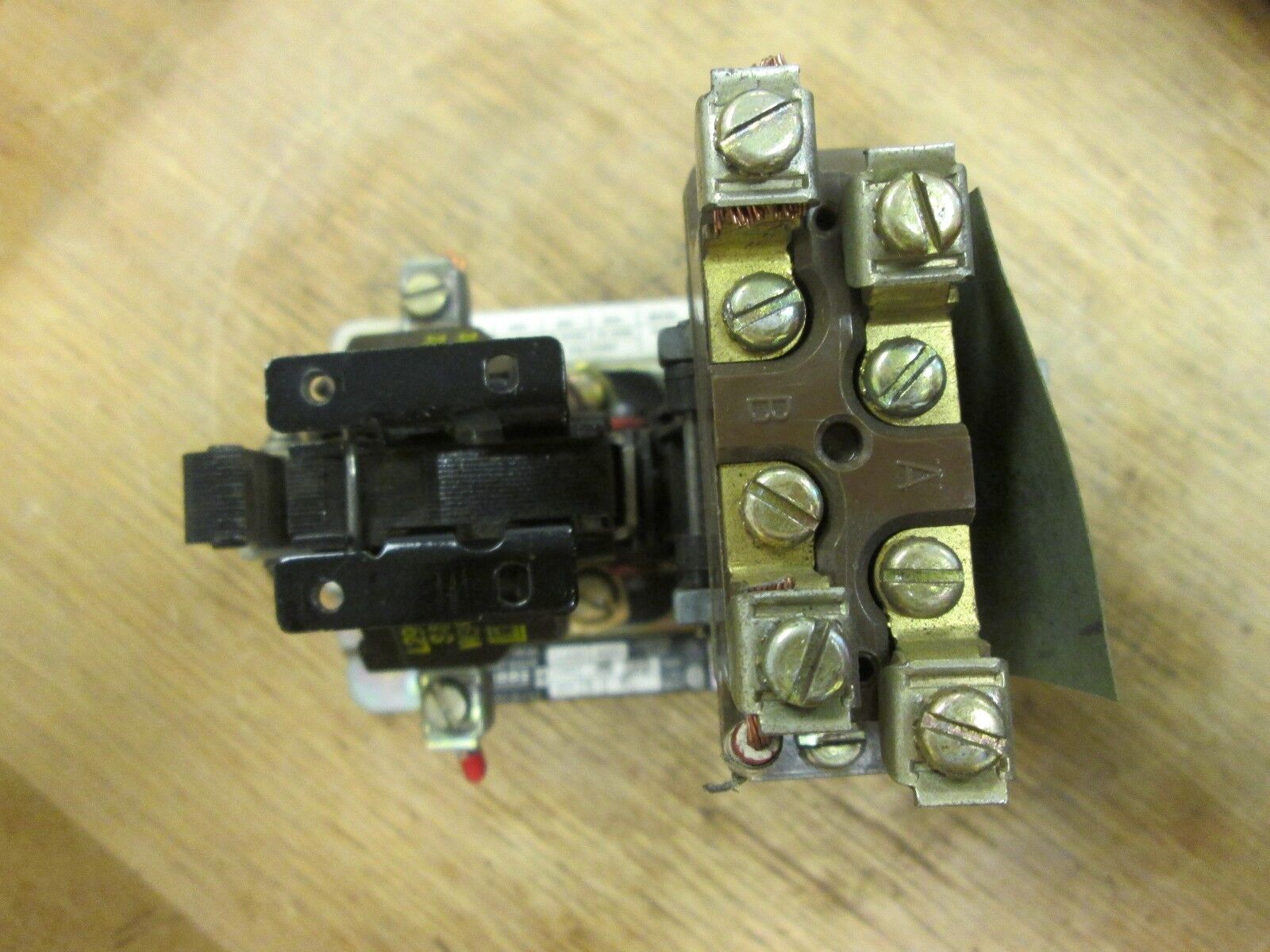 Square D Pnematic Timing Relay 9050 A0 10D 480V Coil Used