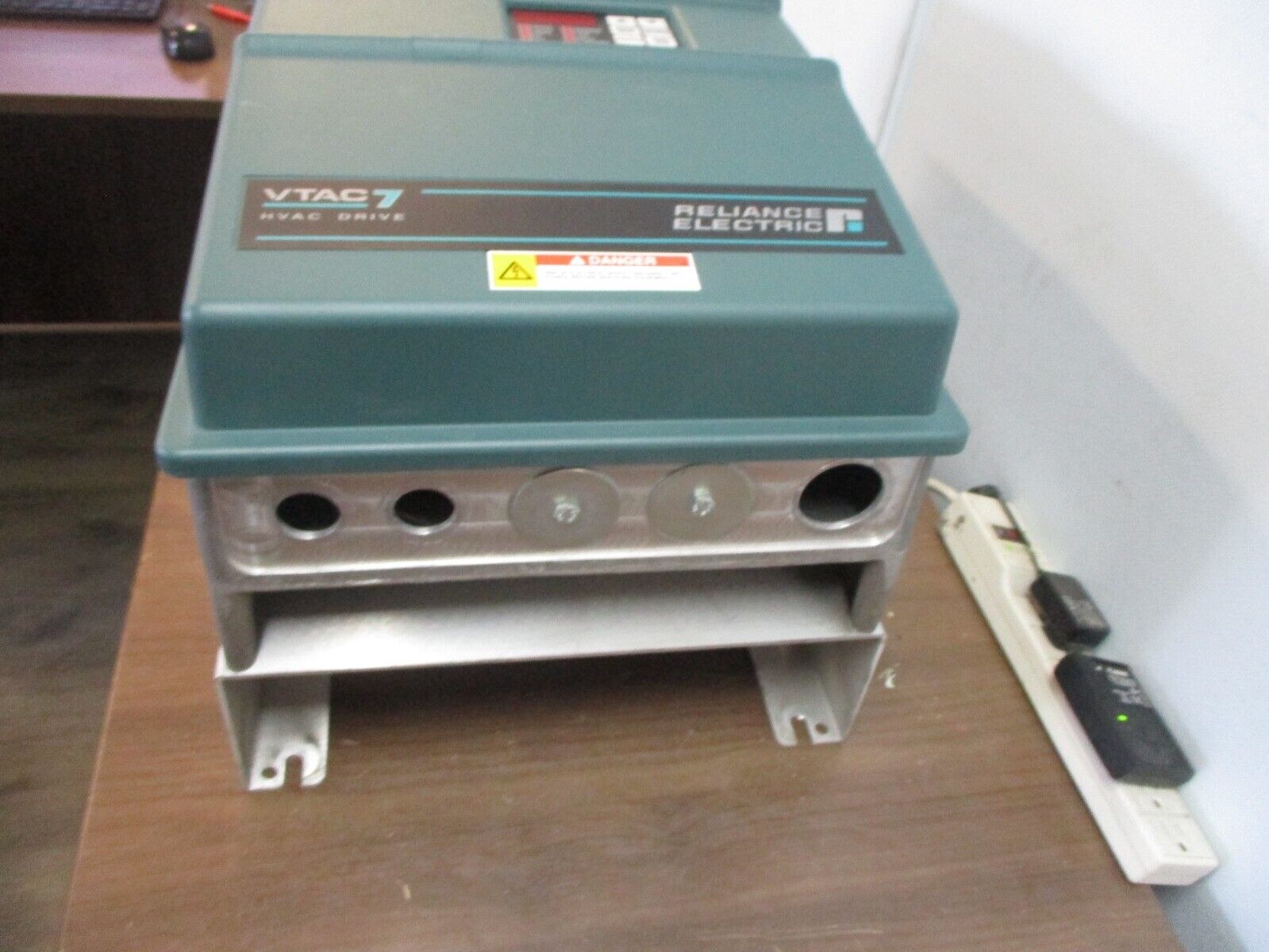 Reliance VTAC 7 GV3000/SE AC Drive 40V4260 40HP Type 12 Enclosure Used