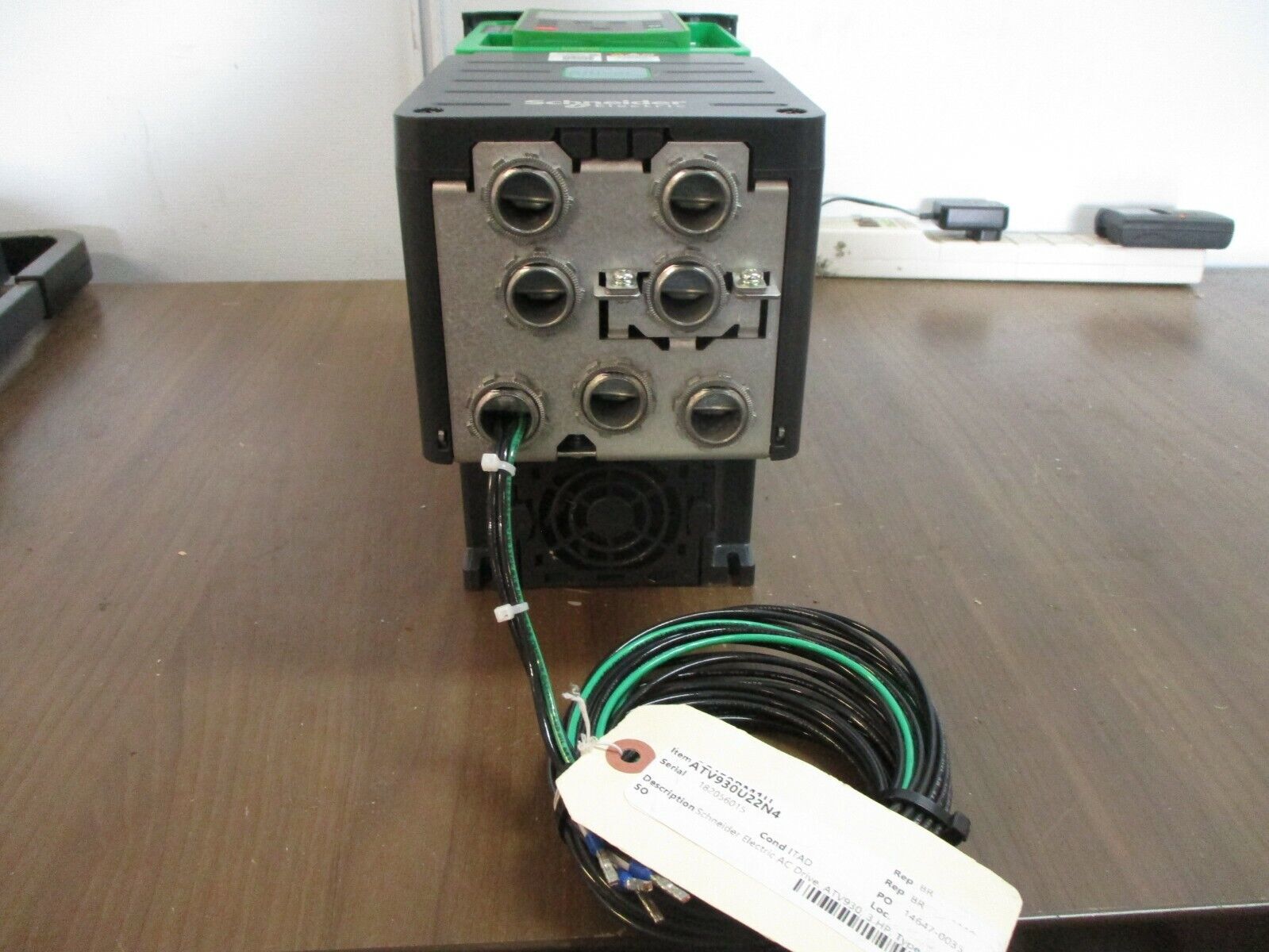 Schneider Electric Altivar 930 AC Drive ATV930U22N4 3HP 3Ph w/ Keypad Used