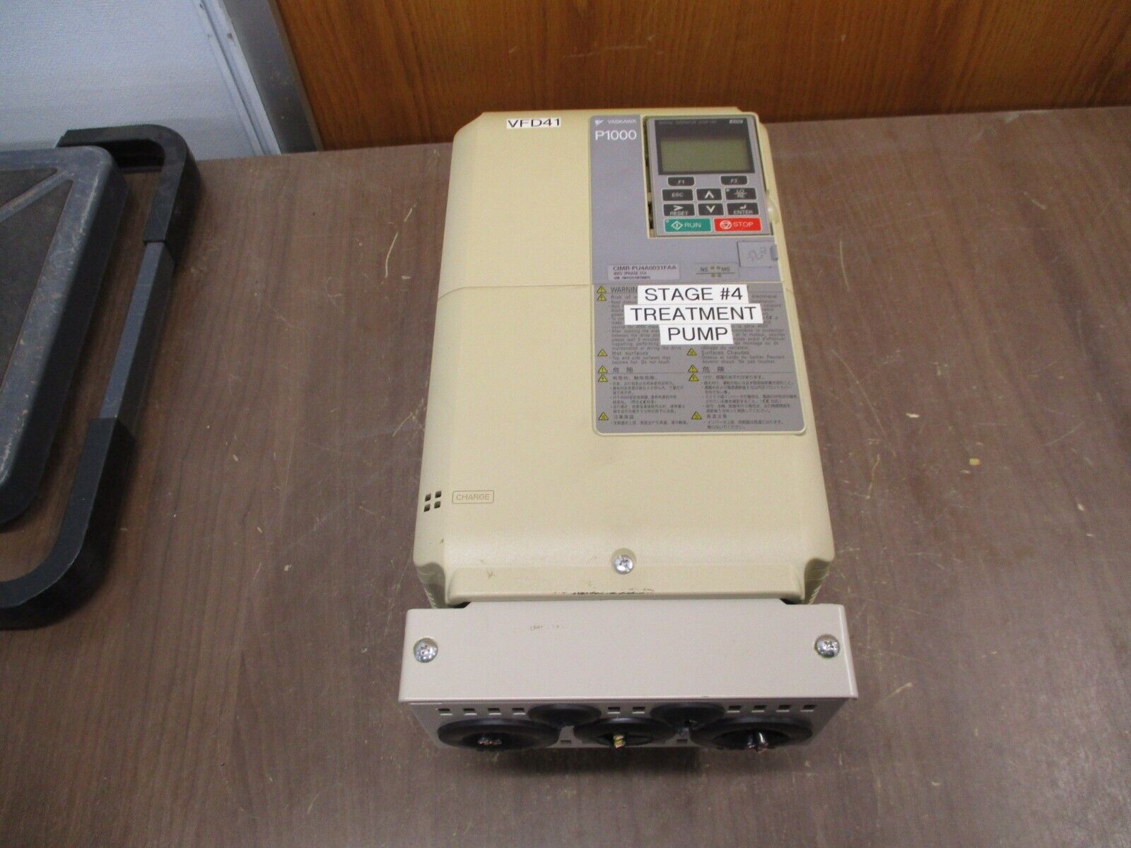 Yaskawa P1000 AC Drive CIMR-PU4A0031FAA Rev. D 20HP 3Ph w/ Keypad Used